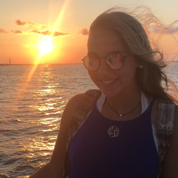 Meet your Posher, Jillian - Picture 1 of 1